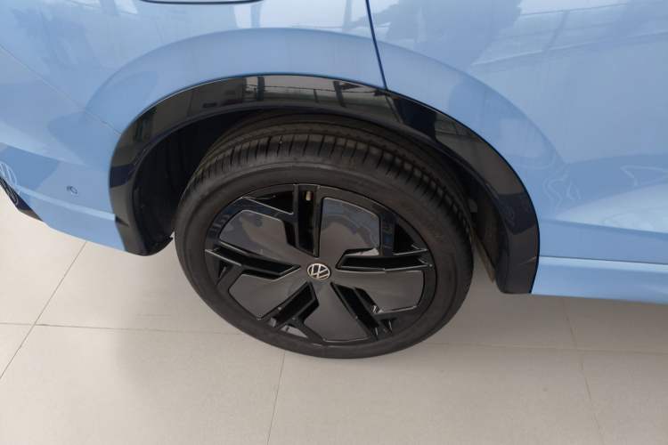 Used Volkswagen Tiguan L 2024 PRO 380TSI Four-Wheel Drive R-Line Smart Edition Right Rear Wheel Hub