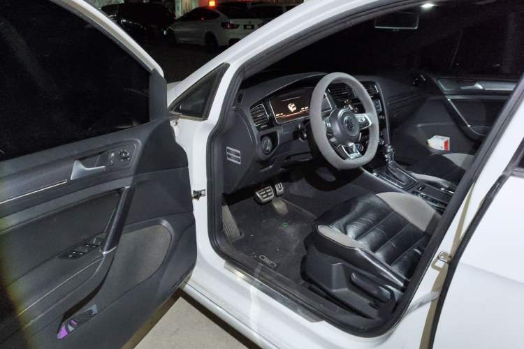 Used Volkswagen Golf 2015 1.4TSI Automatic R-Line Driver Seat