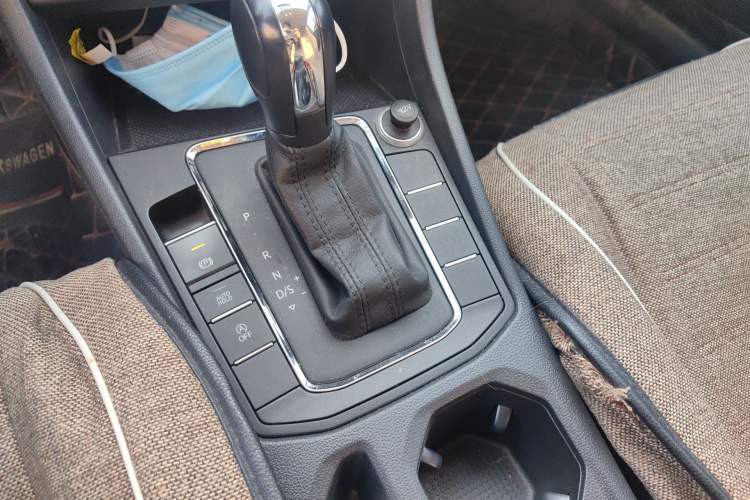 Used Volkswagen Bora 2020 1.5L Automatic Fashion Edition Gear Lever