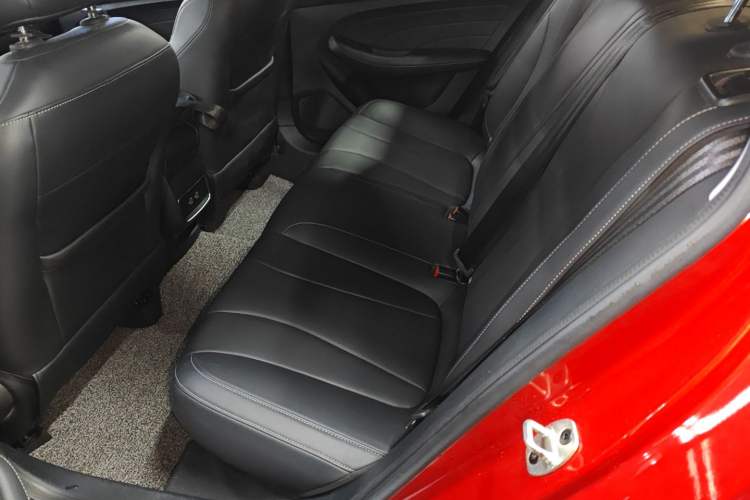 Used Roewe i5 2020 1.5L Automatic 4G Connect Luxury Flagship Edition Left Rear Seat