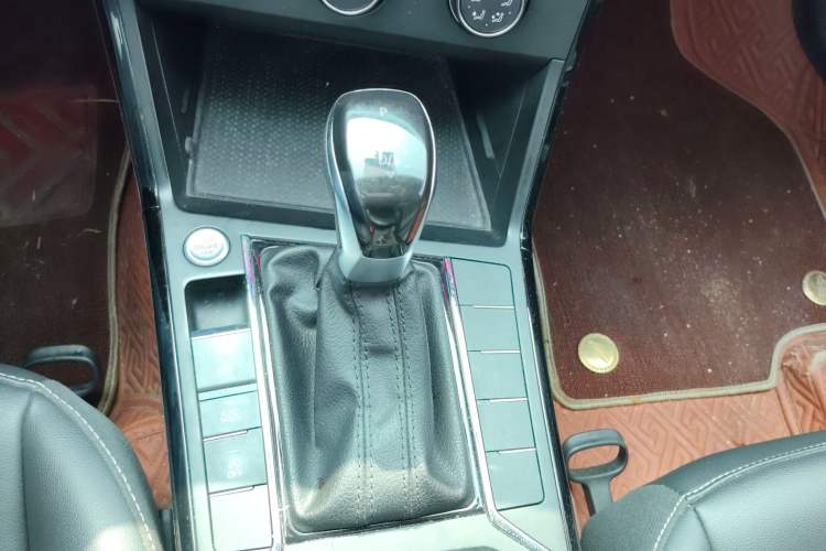 Used Volkswagen Passat 2022 280TSI Business Edition Gear Lever