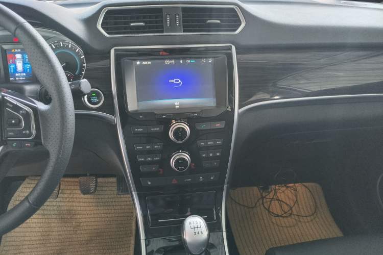 Used Haval H2 2016 Red-Label 1.5T Manual Two-Wheel Drive Luxury Model