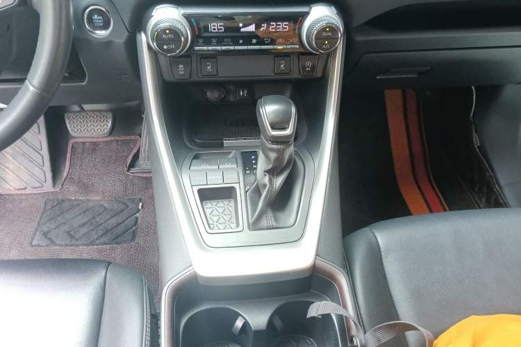 Used Toyota RAV4 2021 2.0L CVT Two-Wheel Drive Fashion PLUS Edition
