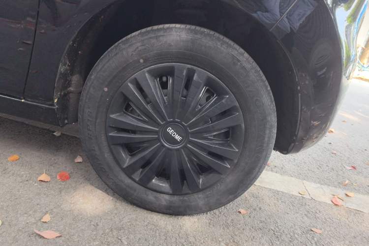 Used Geely Galaxy Panda 2023 Panda Mini 200km Endurance Bear Right Front Wheel Hub