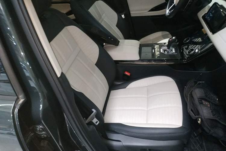 Used Land Rover Range Rover Evoque 2021 Range Rover Velar L 249PS R-Dynamic First Edition