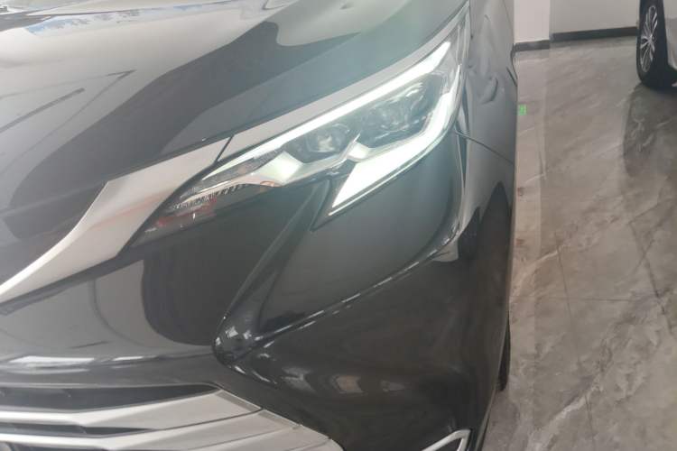 Used Toyota Sienna 2023 2.5L Hybrid Platinum Edition