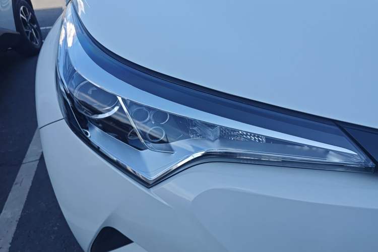 Used Toyota IZOA 2018 2.0L Yichi Version China VI Standard Right Front Headlight