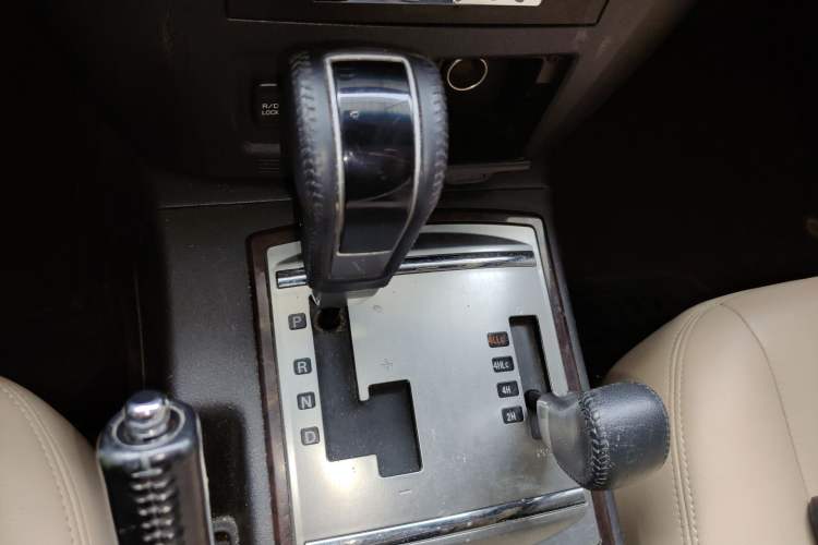 Used Mitsubishi Pajero  Gear Lever