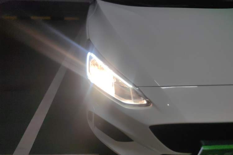 Used Ford Focus 2020 Hatchback 1.5L Automatic Sharp Edition Right Front Headlight