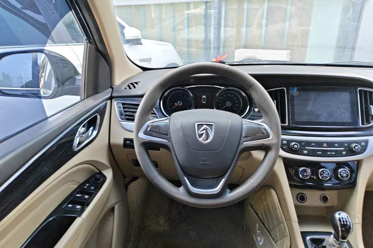 Used Baojun 730 2016 1.5L Manual Comfort Version 7 Seats China V Emission Standard Steering Wheel
