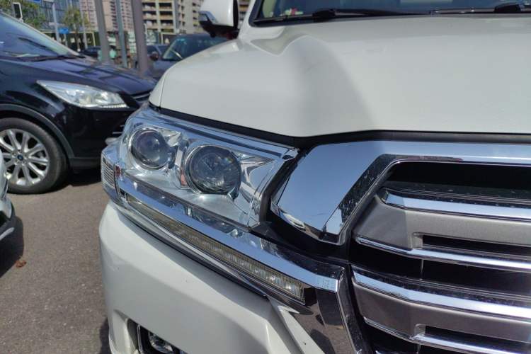 Used Toyota Land Cruiser 
