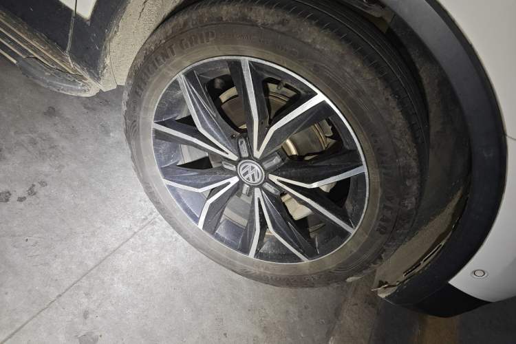 Used Volkswagen Tiguan L 2019 330TSI Automatic Two-Wheel Drive Smart Luxury Version China VI Standard Right Front Wheel Hub