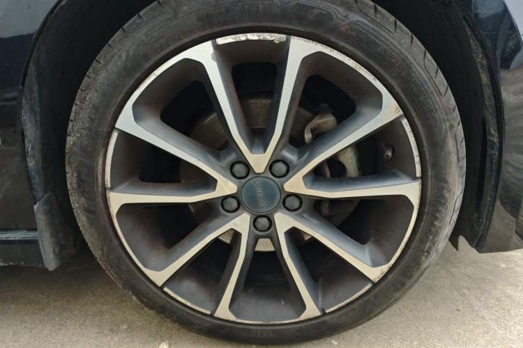 Used Lynk & Co 03 2020 2.0TD Automatic Trend Edition Right Front Wheel Hub