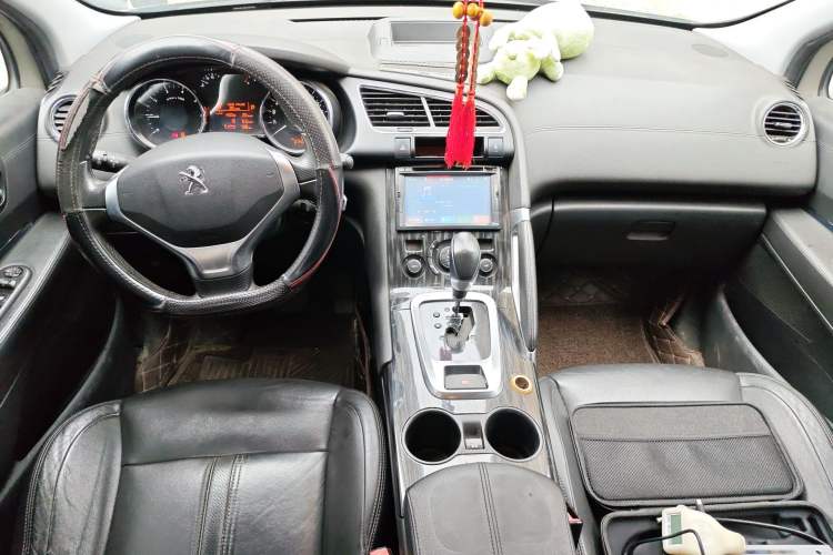 Used Peugeot 3008 2015 2.0L Automatic Trend Edition Center Console