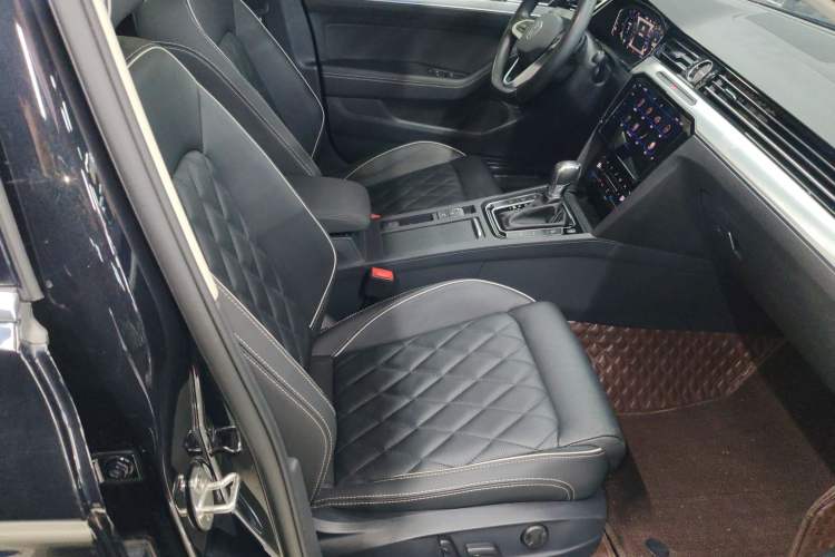 Used Volkswagen Magotan GTE Plug-in Hybrid 2022 GTE Luxury Model Right Front Seat