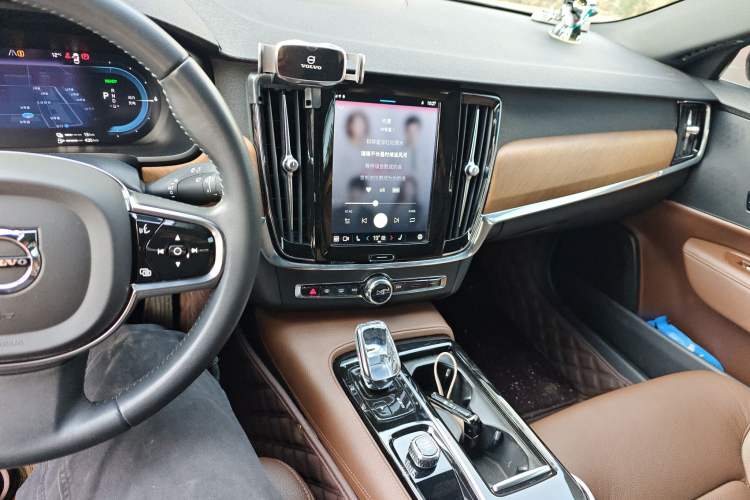 Used Volvo S90 New Energy 2022 T8 eDrive Hybrid Luxury Edition Audio And AC Panel