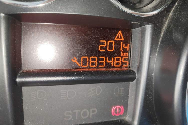 Used Peugeot 308 2014 Enjoy Edition Classic 1.6L Manual YouShang Model Odometer Close Up