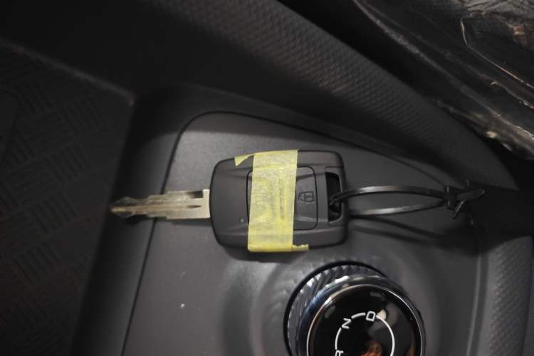 Used Wuling Hongguang New Energy 2024 All-Electric Model 300KM Practical Version Interior 1