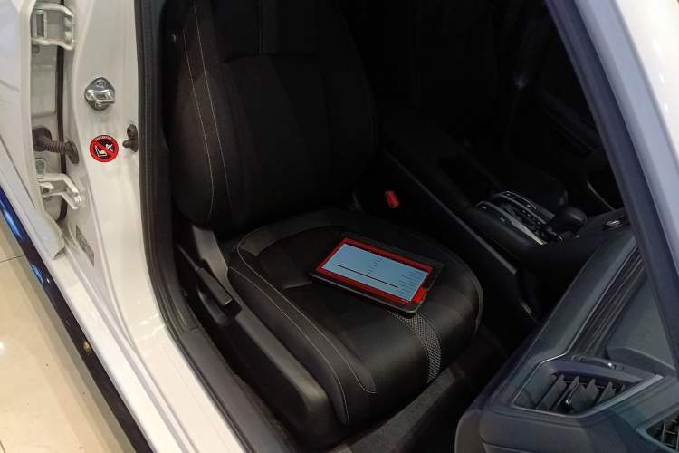 Used Honda Civic 2021 HATCHBACK 220TURBO CVT Trendy Cool Edition Right Front Seat