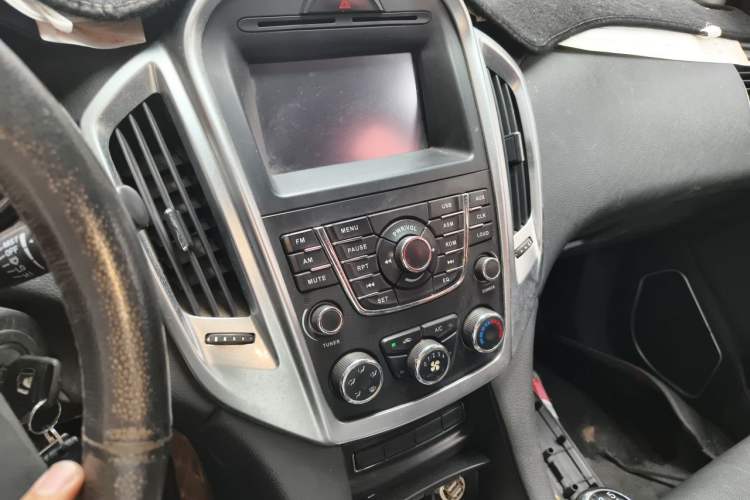 Used JMC Yuhu 7 2016 2.4T Two-Wheel Drive Luxury Edition JX4D24