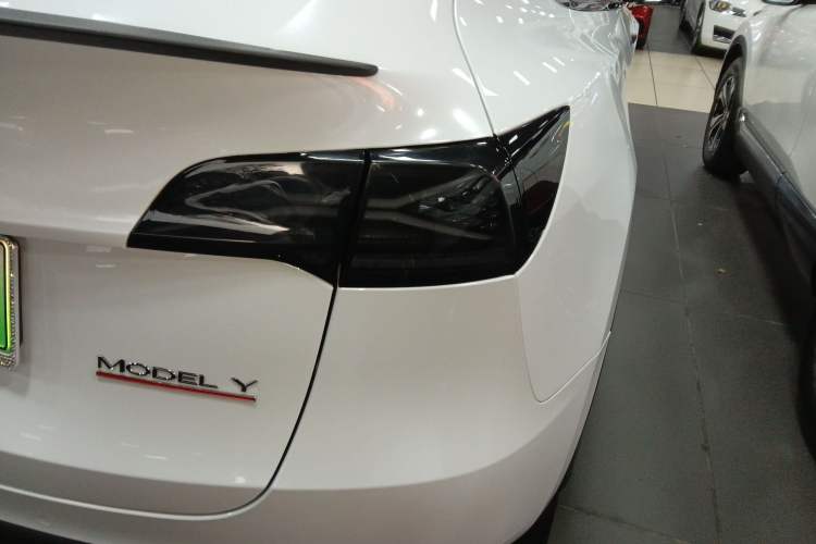 Used Tesla Model Y 2023 Long-Range All-Wheel-Drive Version
