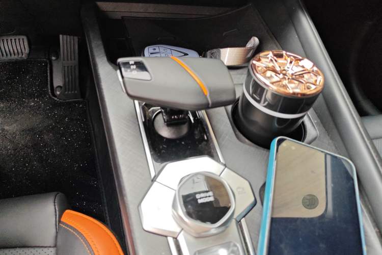 Used CHANGAN UNI-V 2024 1.5T High-Energy Version Gear Lever