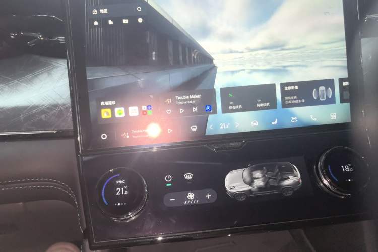 Used Lynk & Co 09 EM-P 2021 2.0T PHEV Halo Six-Seater Audio And AC Panel