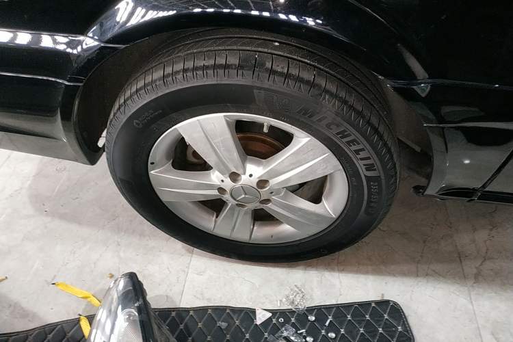 Used Mercedes-Benz Viano 2013 3.0L Comfort Edition Right Rear Wheel Hub