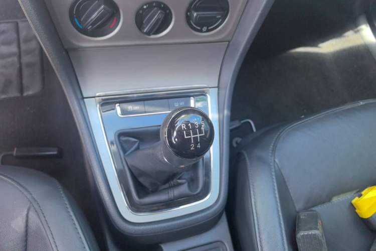 Used Volkswagen Lavida 2013 Restyled Classic 1.6L Manual Comfort Edition