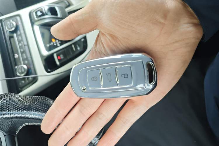 Used Geely Auto Emgrand X7 Sport 2020 1.8TD DCT Two-Wheel Drive Smart Connect 4G-Enabled Version Vehicle Key