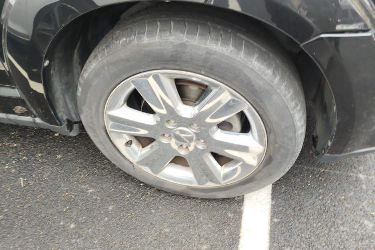 Used Dodge Journey 2013 2.4L Two-Wheel Drive Luxury Version Right Front Wheel Hub