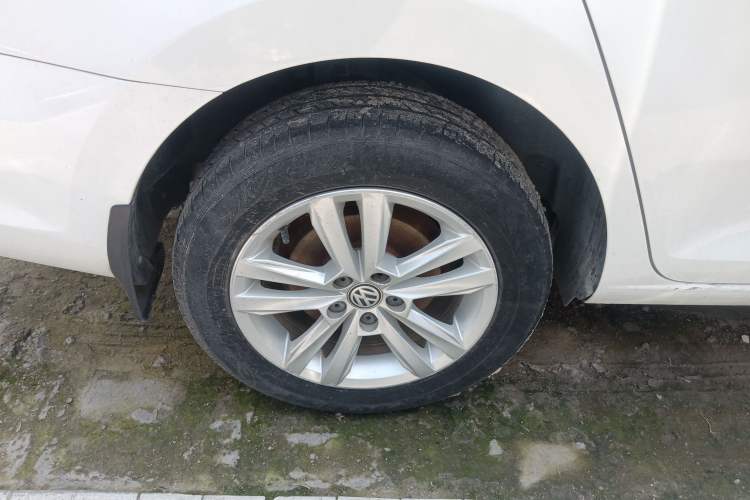 Used Volkswagen Santana 2018 1.5L Automatic Comfort Edition Right Rear Wheel Hub