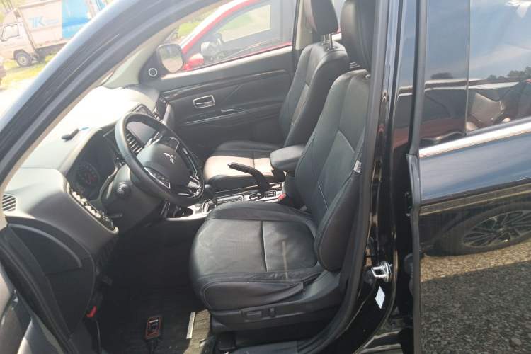 Used Mitsubishi Outlander 2018 2.0L Two-Wheel Drive Glory Edition 5 Seats