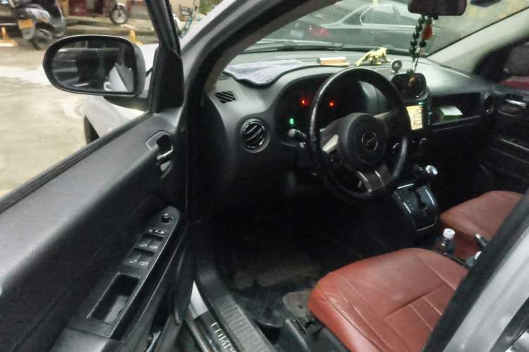 Used Jeep Compass 2011 2.0L two-wheel drive sport version
