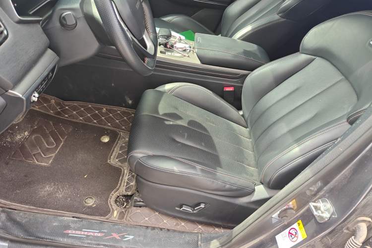 Used CHANGAN OSHAN X7 2020 1.5T Automatic Parking with Facial Recognition – Spacey & Carefree Edition Left Front Seat