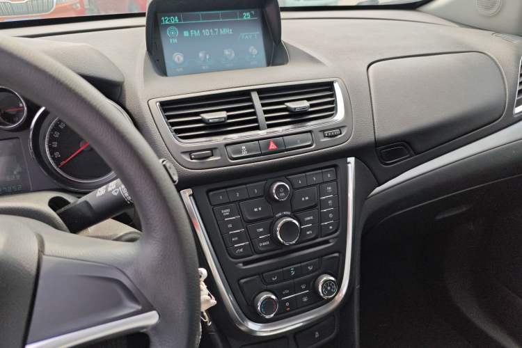 Used Buick Encore 2015 1.4T Automatic Two-Wheel Drive Urban Elite Version Audio And AC Panel