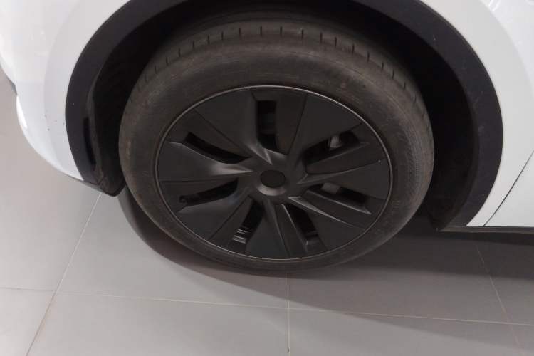 Used Tesla Model Y 2024 Rear-Wheel-Drive Version Left Front Wheel Hub