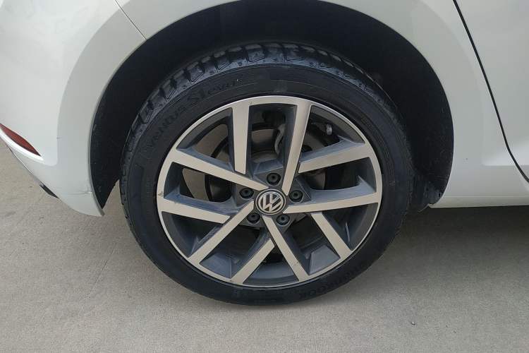 Used Volkswagen Golf 2020 200TSI DSG Comfortable and Ambitious Edition Right Rear Wheel Hub