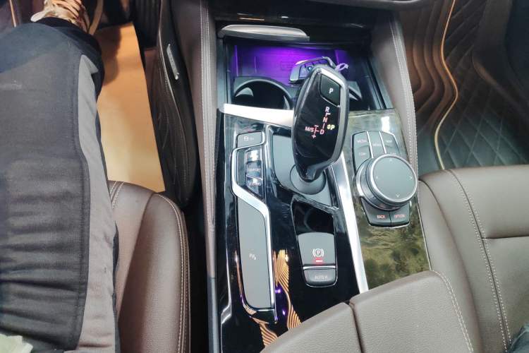 Used BMW 5 Series 2020 525Li M Sport Package