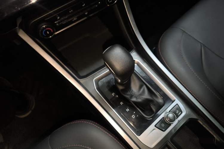 Used Chery Tiggo 3X 2021 Diamond Edition 1.5L CVT 3-Carat Gear Lever