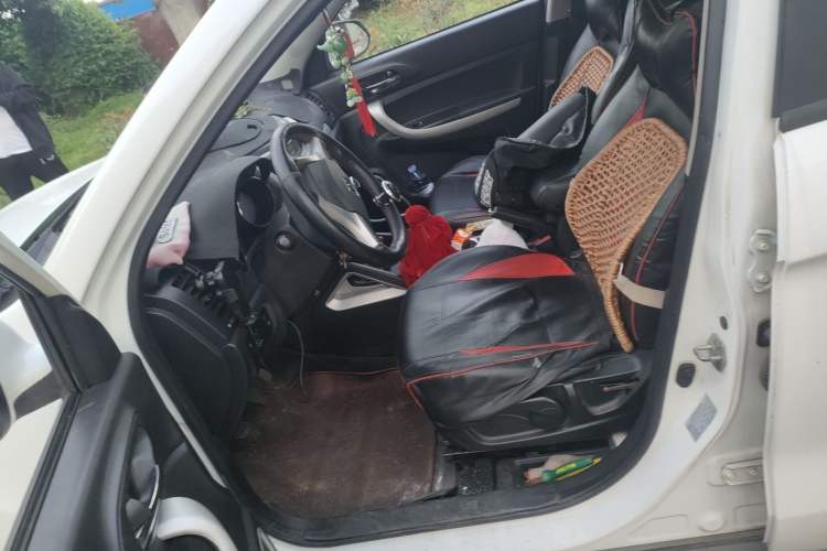 Used CHANGAN CS35 2016 1.6L Manual Luxury Model China V Standard