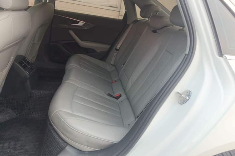 Used Audi A4L 2018 30th Anniversary Edition 40 TFSI Fashion Model
