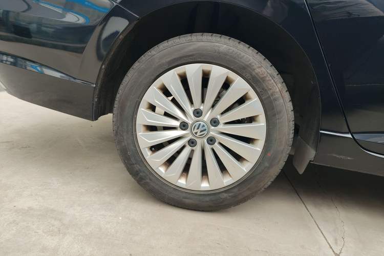 Used Volkswagen Lavida 2019 280TSI DSG Comfort Edition China VI standard Right Rear Wheel Hub