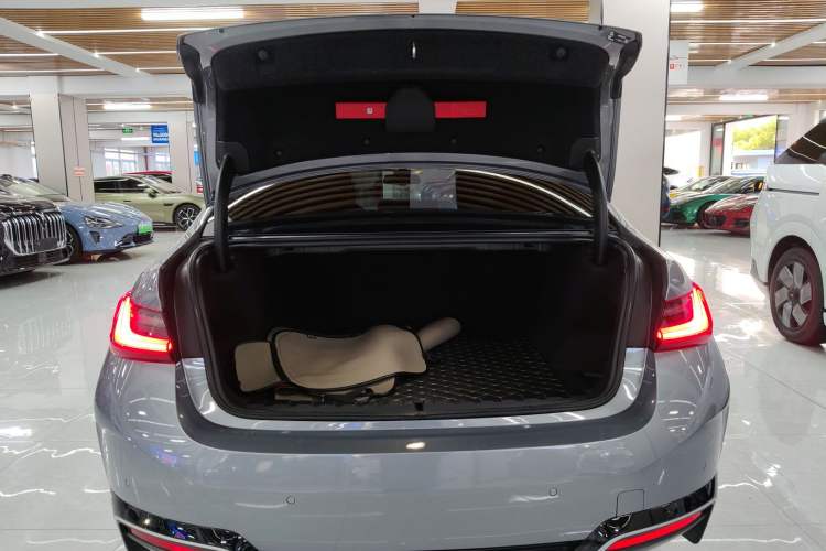 Used BMW i3 2024 eDrive 40 L Midnight Edition
