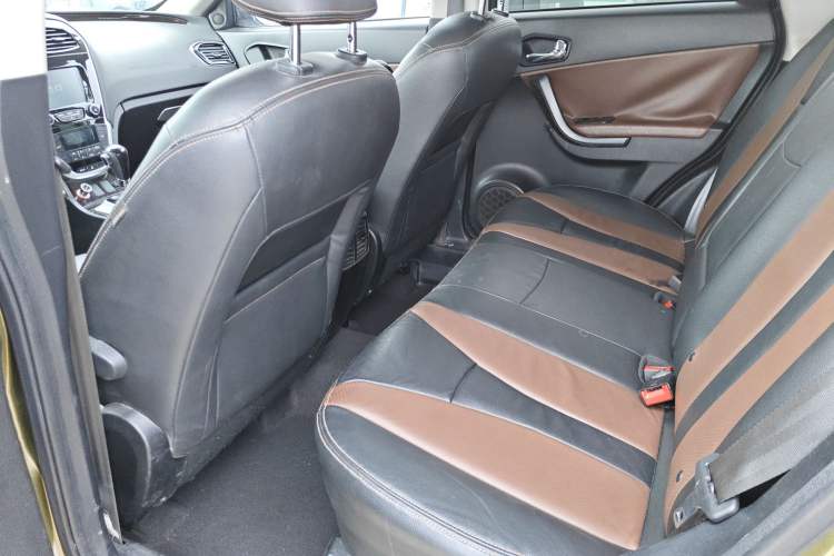 Used GAC Trumpchi GS5 Super 2015 2.0L Automatic Two-Wheel Drive Elite Edition Interior 4