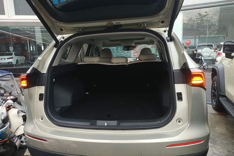 Used Haval H6 2024 1.5T Two-Wheel Drive Ultra Trunk