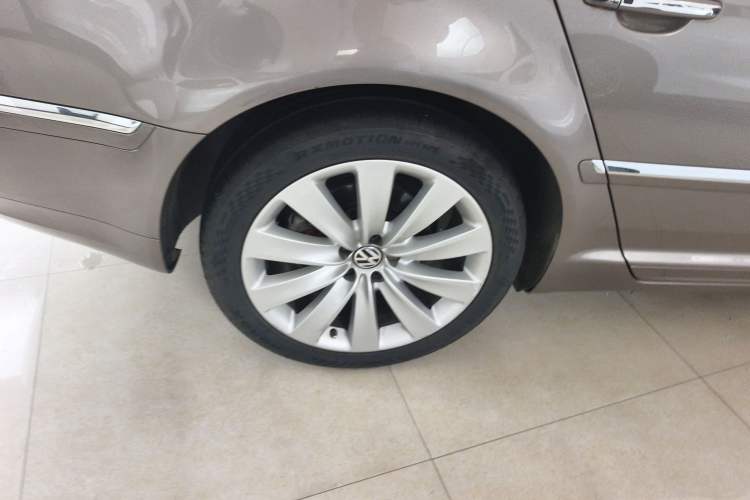 Used Volkswagen Phaeton 2012 3.6L Deluxe Custom Edition
