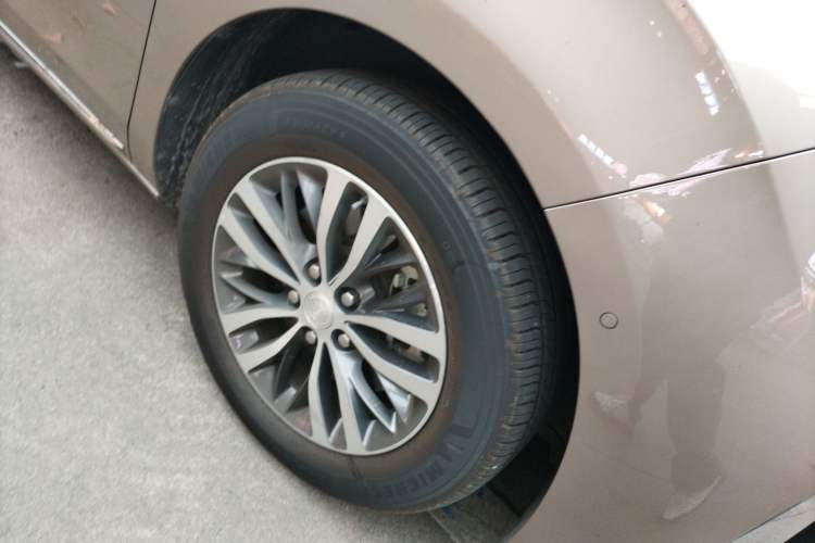 Used Buick GL8 2023 ES Lu Zun Deluxe Model Right Front Wheel Hub