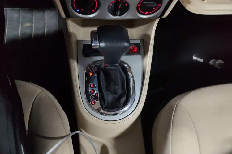 Used Volkswagen Lavida 2011 2.0L Automatic Premium Edition Gear Lever