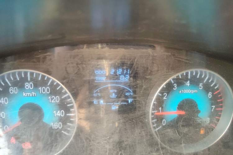 Used Jinbei Hiace X30 2023 1.5L Super-Comfortable Passenger Van 5/6/7-Seater Non-Air-Conditioned Version Model SWC15M